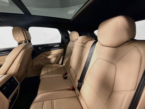 Certified 2023 Porsche Cayenne AWD/4WD image 26