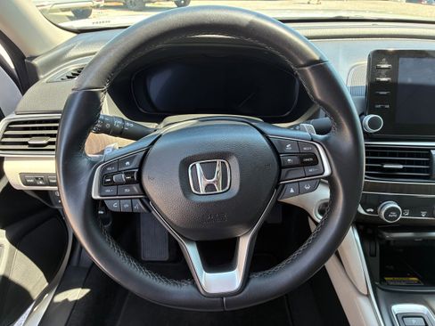 Used 2022 Honda Accord Touring image 10