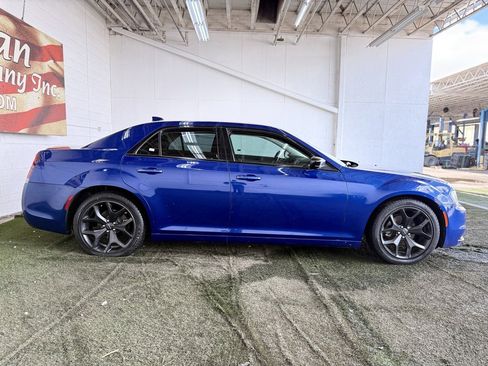 Used 2020 Chrysler 300 Touring w/ Sport Appearance Package image 6