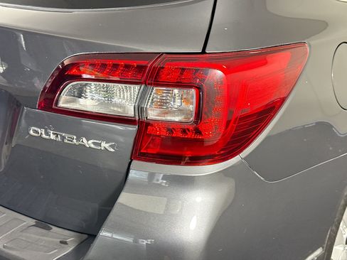 Used 2018 Subaru Outback 2.5i Premium AWD/4WD image 33