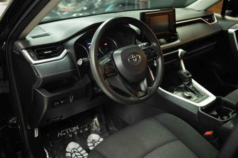 Used 2020 Toyota RAV4 XLE AWD/4WD image 9