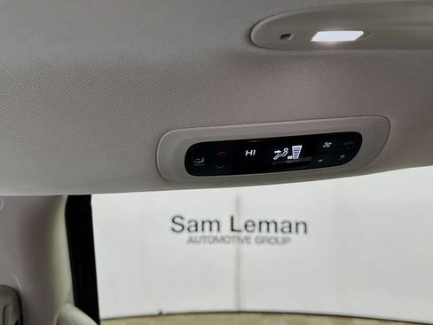 Used 2023 Chrysler Pacifica Touring-L image 23