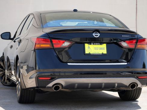 Used 2022 Nissan Altima 2.5 SR w/ Midnight Edition Package FWD image 5