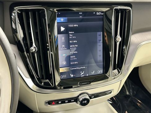 Used 2020 Volvo S60 T6 Momentum image 24