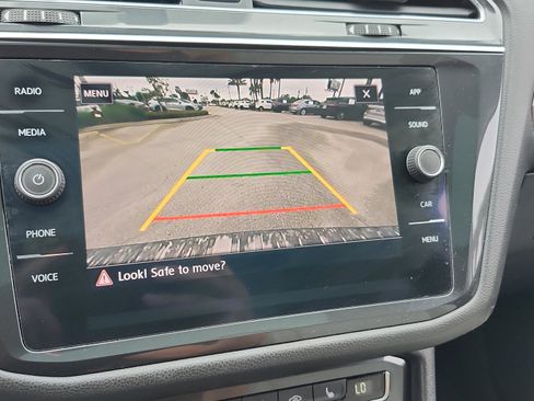 Used 2019 Volkswagen Tiguan SE w/ Panoramic Sunroof Package image 24