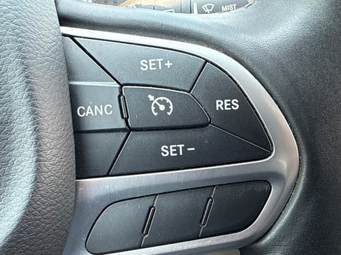 Used 2017 Chrysler Pacifica Touring-L Plus w/ Tire & Wheel Group FWD image 28
