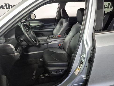 Certified 2024 Toyota Grand Highlander XLE image 9