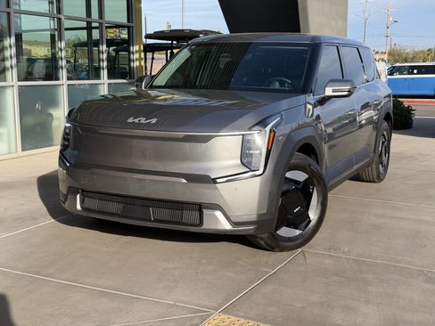 Used 2024 Kia EV9 Light Long Range image 2