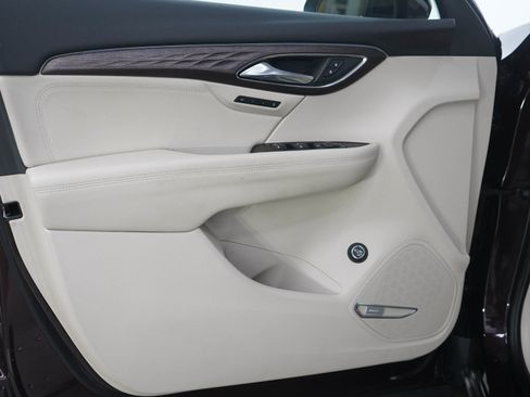 Used 2021 Buick Envision Avenir w/ Technology Package II AWD/4WD image 18