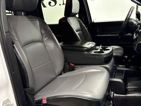 Used 2024 RAM 2500 Tradesman w/ Chrome Appearance Group image 24