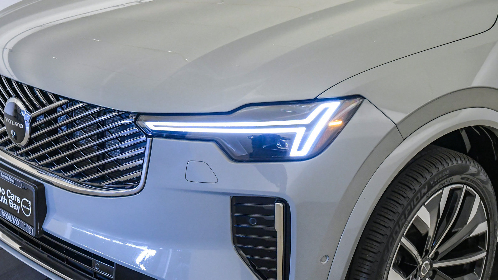 Certified 2026 Volvo XC90 B6 Plus AWD/4WD image 9