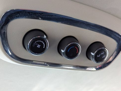 Used 2014 Dodge Durango Limited w/ Premium Group AWD/4WD image 28