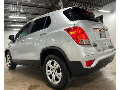 Used 2018 Chevrolet Trax LS FWD image 16