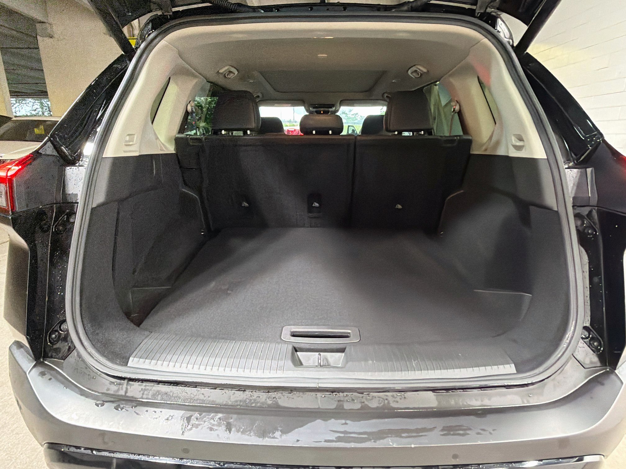 Used 2023 Nissan Rogue SV w/ SV Premium B Package FWD image 11