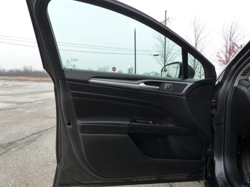 Used 2016 Ford Fusion Titanium image 19