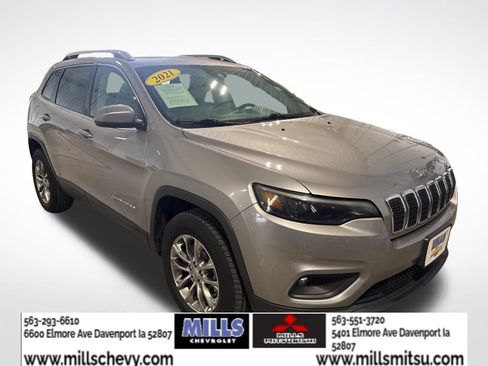 Used 2021 Jeep Cherokee Latitude Plus AWD/4WD image 3