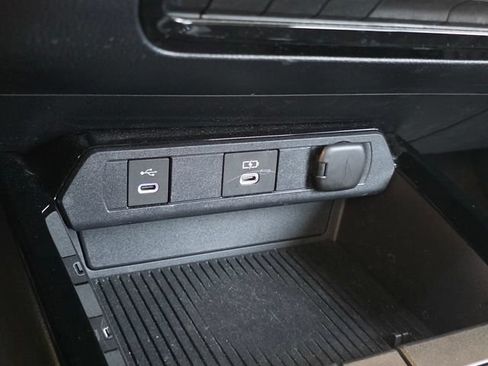 Used 2024 Toyota Prius XLE FWD image 22