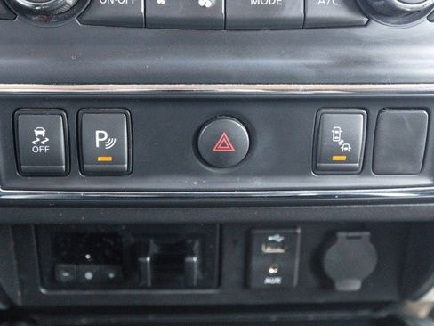 Used 2017 Nissan Titan PRO-4X AWD/4WD image 25