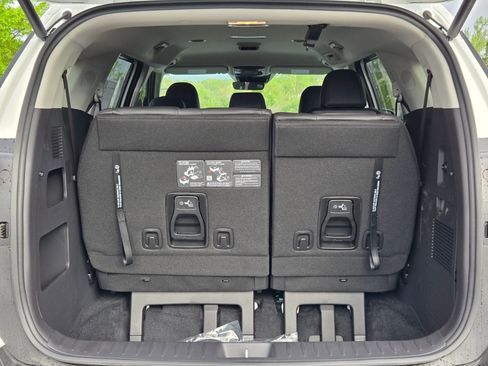 New 2026 Kia Carnival EX image 18
