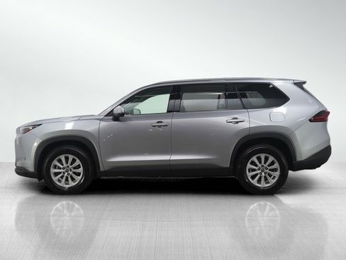 Used 2025 Toyota Grand Highlander XLE image 2