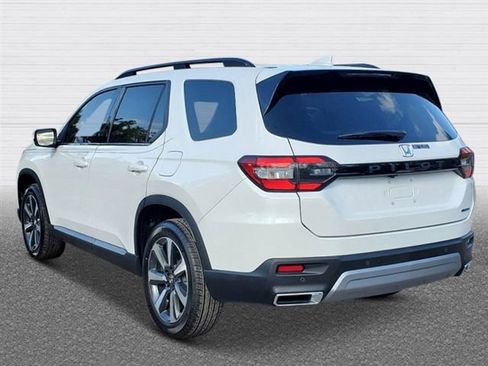 New 2025 Honda Pilot Touring image 3
