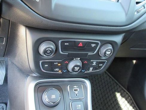 Used 2020 Jeep Compass Latitude w/ Cold Weather Group image 14