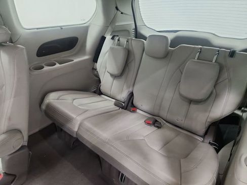 Used 2020 Chrysler Pacifica Touring-L Plus w/ Tire & Wheel Group image 26