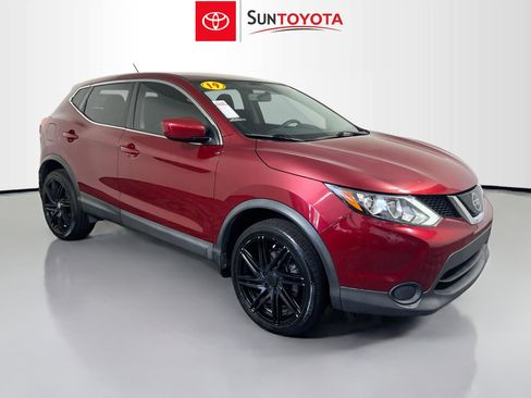 Used 2019 Nissan Rogue Sport S w/ Appearance Package FWD image 1