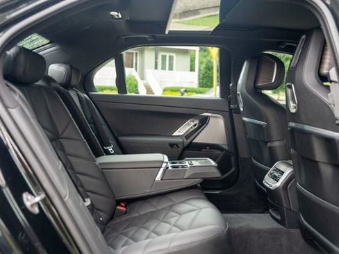 Used 2024 BMW 740i xDrive AWD/4WD image 53