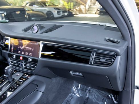 Certified 2026 Porsche Macan AWD/4WD image 64