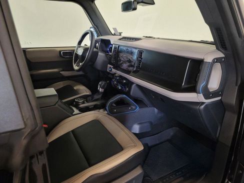 Used 2022 Ford Bronco Wildtrak image 28