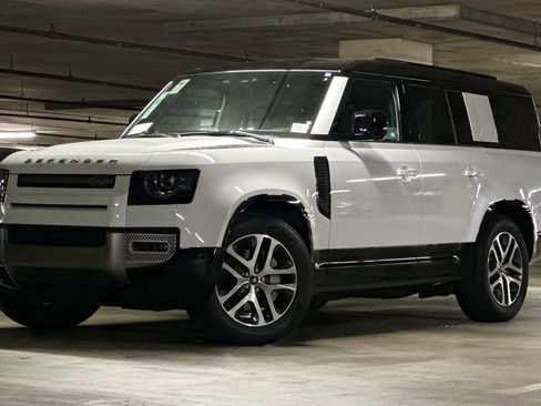 New 2025 Land Rover Defender 130 X-Dynamic SE AWD/4WD image 1