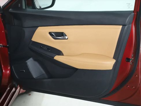 Used 2025 Nissan Sentra SV w/ SV Premium Package FWD image 33