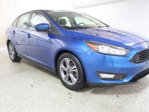 Used 2018 Ford Focus SE w/ SE Appearance Package FWD image 5