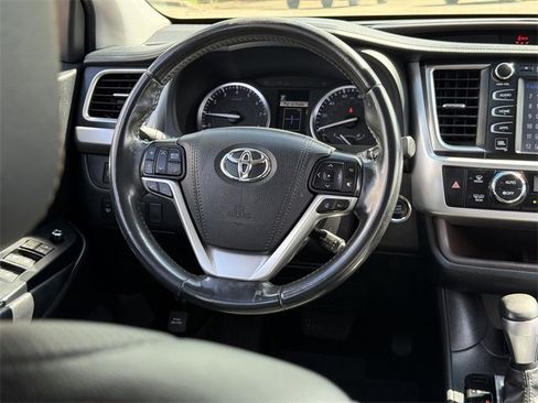 Used 2019 Toyota Highlander Limited image 26