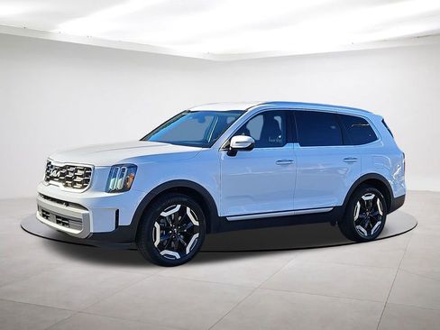 Used 2023 Kia Telluride S image 3
