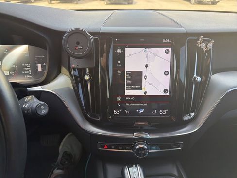 Used 2019 Volvo XC60 T5 Momentum w/ Premium Package image 11