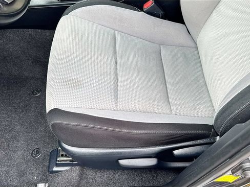 Used 2017 Toyota RAV4 XLE AWD/4WD image 17