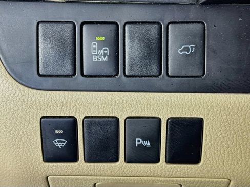 Used 2016 Toyota Highlander Limited FWD image 10