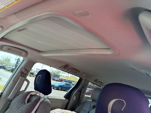Used 2019 Toyota Sienna XLE w/ XLE Navigation Package FWD image 12
