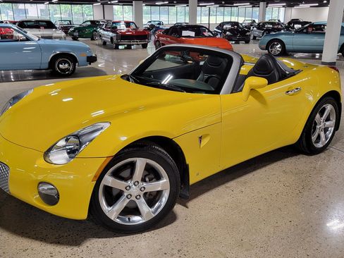 Used 2007 Pontiac Solstice Convertible w/ Premium Package RWD image 19