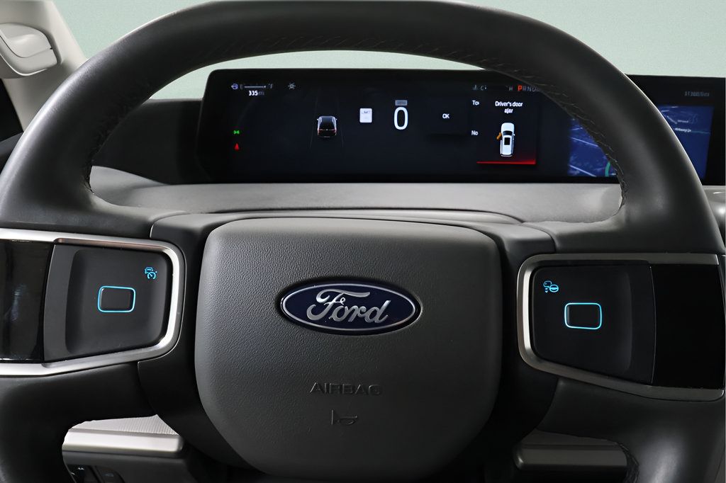 Used 2025 Ford Expedition Active AWD/4WD image 25