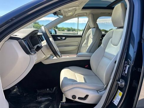 Certified 2022 Volvo XC60 B5 Momentum w/ Climate Package AWD/4WD image 17