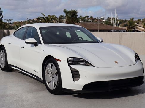 Certified 2022 Porsche Taycan image 7