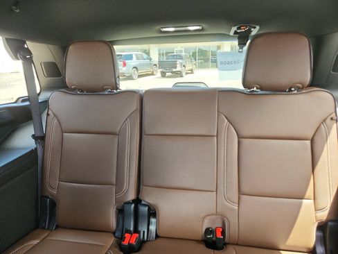 Used 2025 Chevrolet Tahoe High Country AWD/4WD image 7