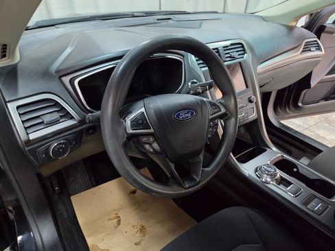 Used 2020 Ford Fusion SE image 16