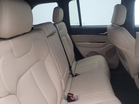 Used 2023 Jeep Grand Cherokee Limited AWD/4WD image 19