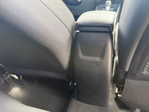 Used 2022 Hyundai Venue SEL image 28