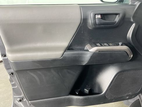 Used 2021 Toyota Tacoma SR5 AWD/4WD image 25