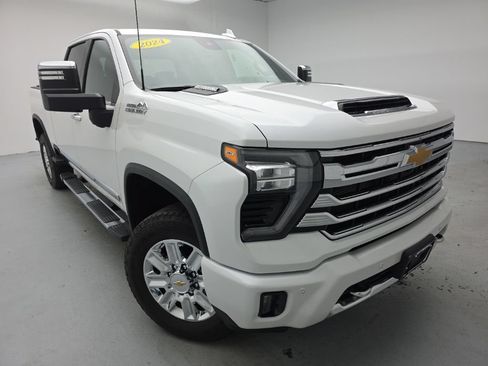 Used 2024 Chevrolet Silverado 3500 High Country AWD/4WD image 3